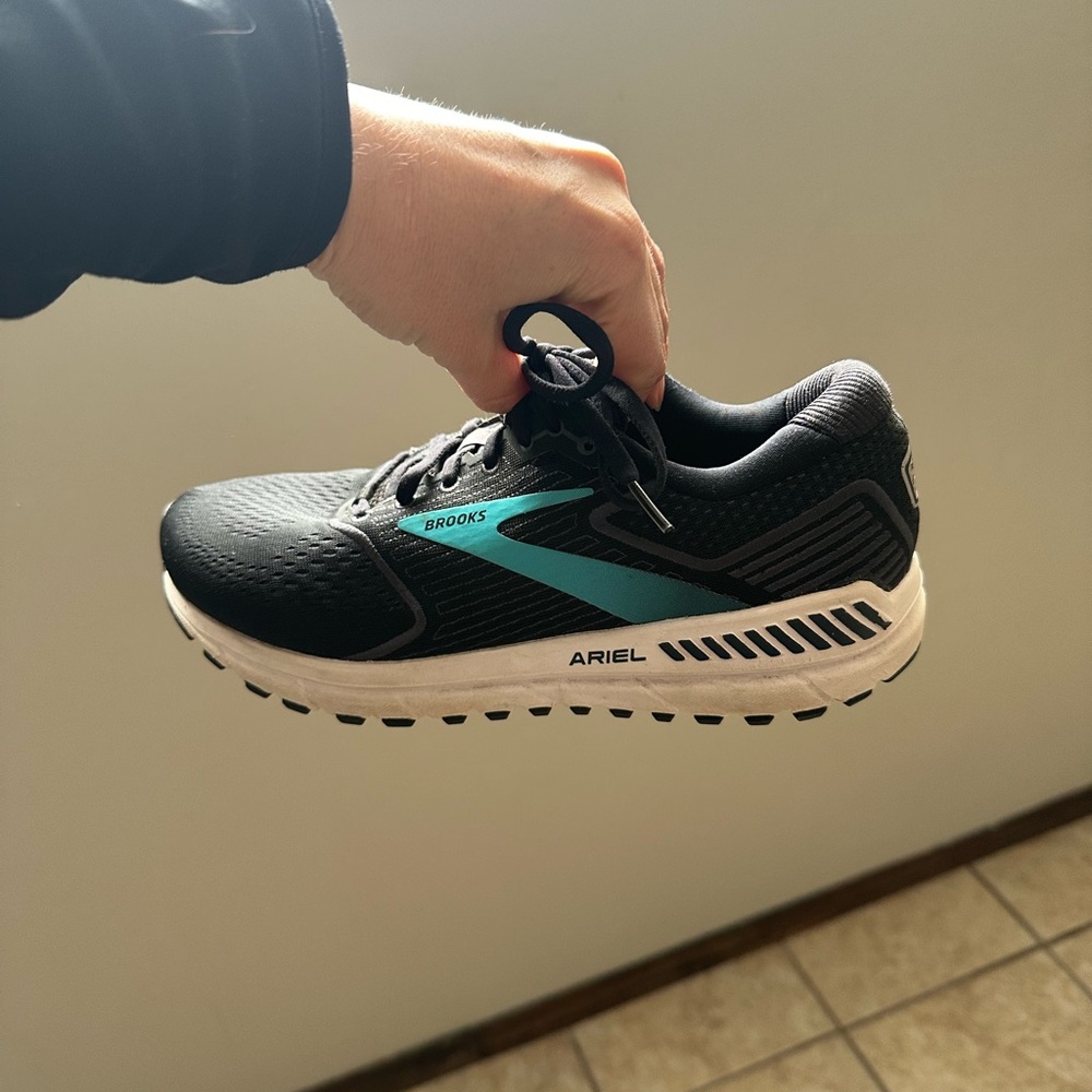Brooks Ariel